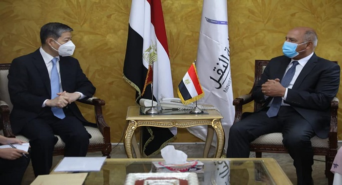 بالصور .. وزير النقل يستقبل السفير الصيني بالقاهرة لبحث الموقف التنفيذي لعدد من المشروعات المشتركة