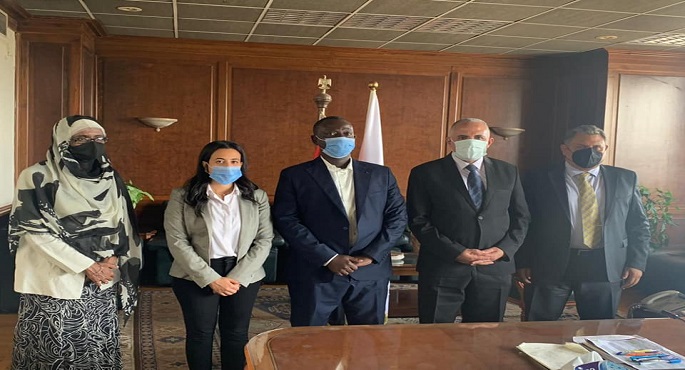 بالصور .. وزير الري يلتقي وفد مؤسسة ماعت للسلام والتنمية وحقوق الانسان وممثلى مبادرة النيل من أجل السلام
