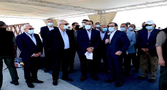 بالصور.. رئيس الوزراء يبدأ جولة موسعة بالمنطقة الاقتصادية لقناة السويس لتفقد المشروعات الجاري تنفيذها