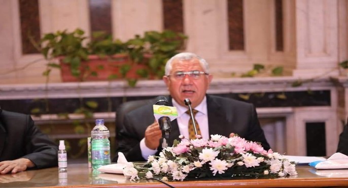 بالصور.. وزير الزراعة يوجه بحوث الصحراء بإيجاد حلول تطبيقية لزيادة إنتاجية البيئات الصحراوية