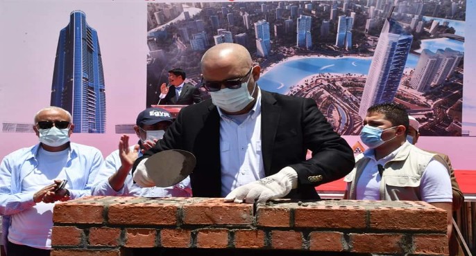 بالصور.. وزير الإسكان يضع حجر الأساس لمشروع أبراج الداون تاون بمدينة العلمين الجديدة