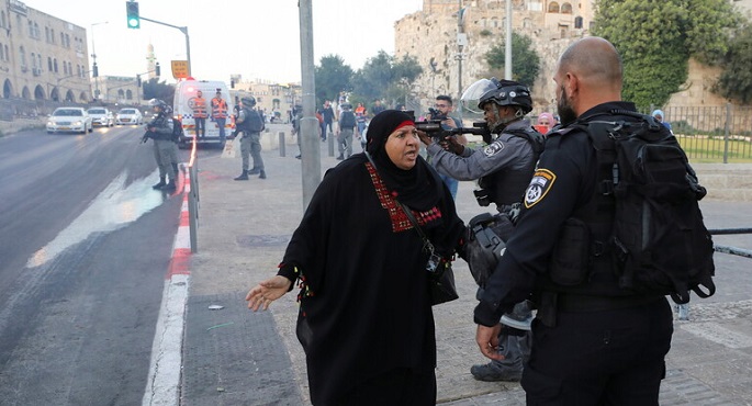 الشرطة الإسرائيلية توافق على تنظيم “مسيرة الأعلام” في القدس.. ومواجهات جديدة في الضفة الغربية