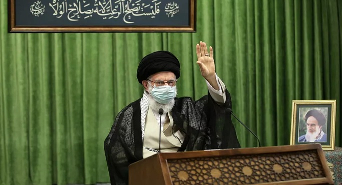 خامنئي يتوعد إسرائيل والولايات المتحدة بـ”الرد الساحق”