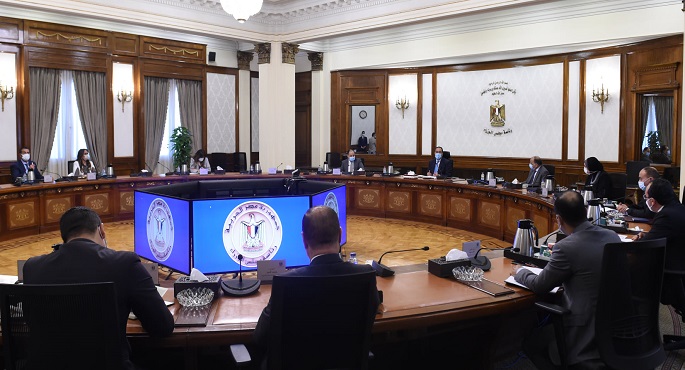 بالصور.. الحكومة تبدأ إجراءات تقنين أوضاع مركبات “التوك توك”