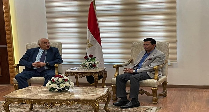 بالصور.. وزير الشباب والرياضة يستقبل نظيره الفلسطيني بمطار القاهرة