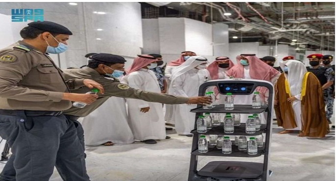 “سقيا زمزم”.. 40 مليون عبوة “مجانا” لإرواء ضيوف الرحمن بمكة المكرمة