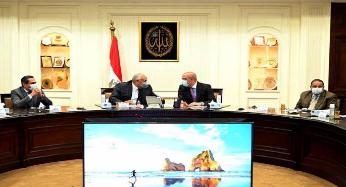 بالصور .. وزير الإسكان ومحافظ الوادى الجديد يتابعان موقف مشروعات الوزارة بالمحافظة