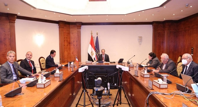 وزير الاتصالات وتكنولوجيا المعلومات يبحث مع شركات فرنسية بناء شراكات لتطوير حلول الذكاء الاصطناعى لإدارة المدن الذكية