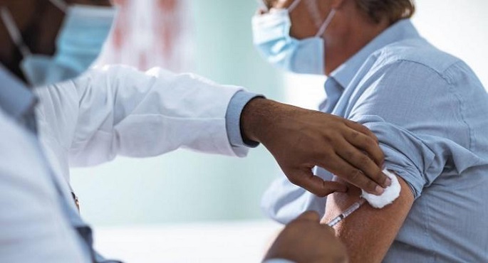 وكالة الأدوية الأوروبية تجيز استخدام لقاحي “ثنائيي التكافؤ” مضادين لـ”كورونا”