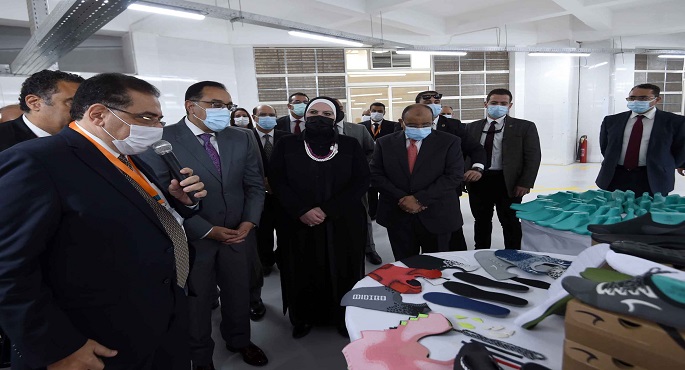 بالصور .. رئيس الوزراء يفتتح مصنع “مينترا” لإنتاج الأحذية والحقائب الرياضية في المنطقة الحرة بمدينة نصر