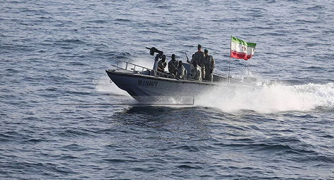 إيران تجري مناورات عسكرية في الخليج بالقرب من مضيق هرمز