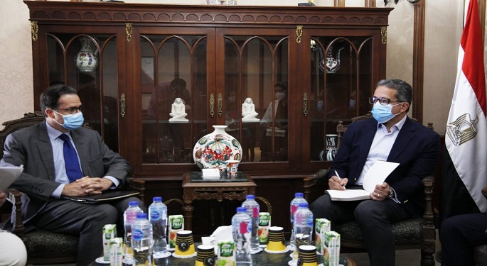وزير الآثار يبحث مع السفير الفرنسي سبل التعاون الثنائي بمجال السياحة