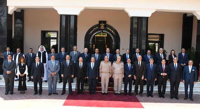 بالصور والفيديو .. وزير الدفاع يلتقي وفدا من لجنة الدفاع والأمن القومي بالنواب