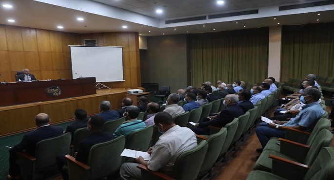 خلال اجتماع مع مسئولي هيئة السكك الحديدية ..وزير النقل: لا تهاون مع مقصر أو متهاون في حق الشعب المصري
