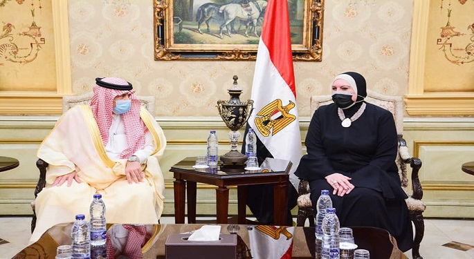 بالصور.. وزيرة التجارة والصناعة تستقبل نظيرها السعودي بمطار القاهرة