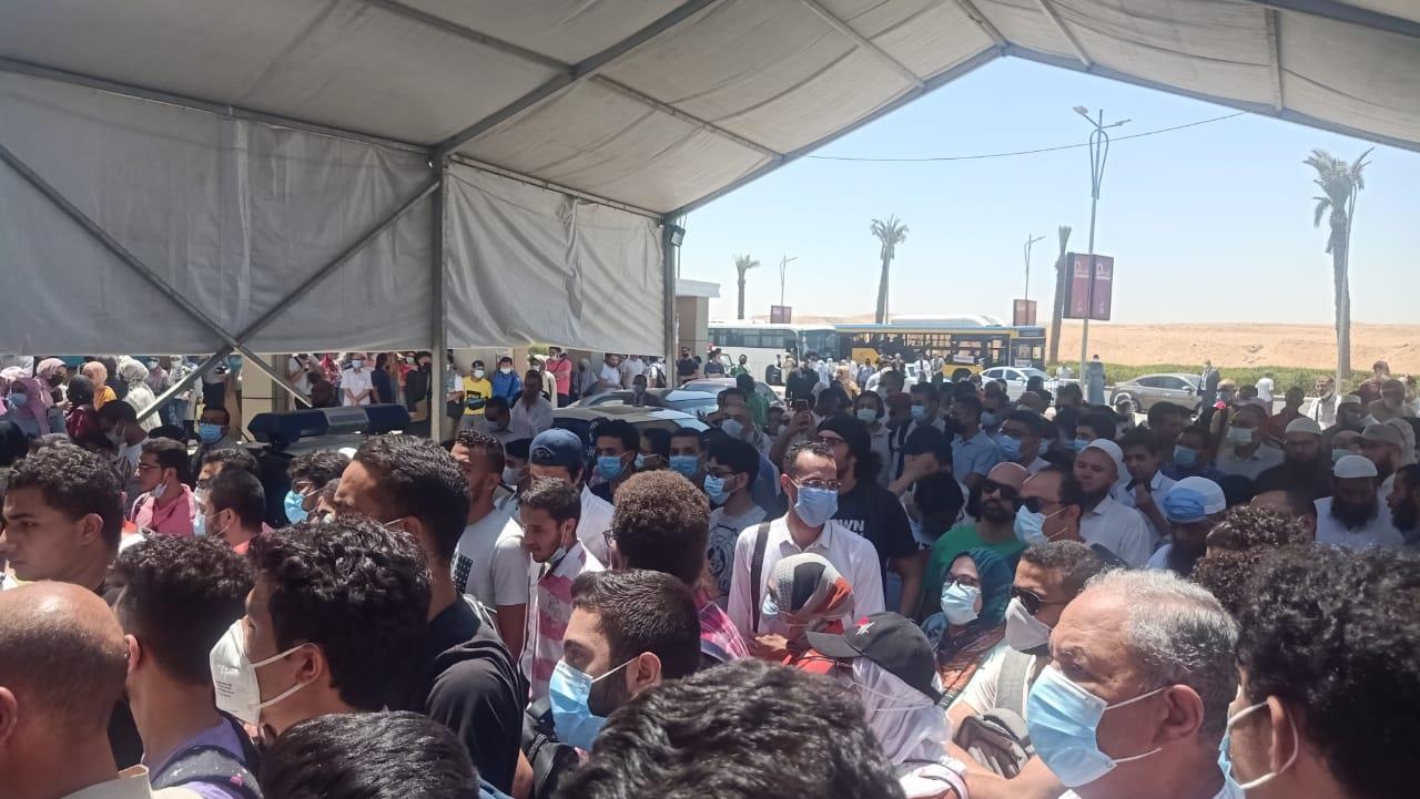 إقبال جماهيري كبير في أول أيام معرض القاهرة الدولي للكتاب في يومه الأول