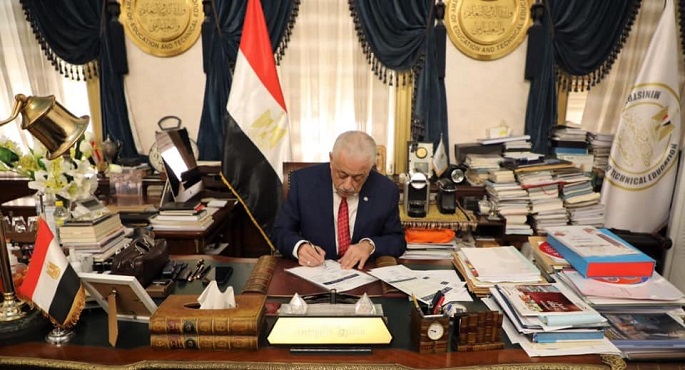 وزير التعليم يعتمد نتيجة الدبلومات الفنية للعام الدراسي 2020-2021
