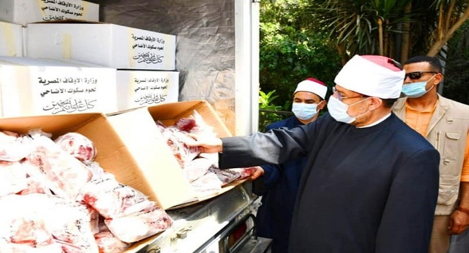 بالصور.. وزير الأوقاف يشهد انطلاق أول قافلة لتوزيع لحوم صكوك الأضاحي