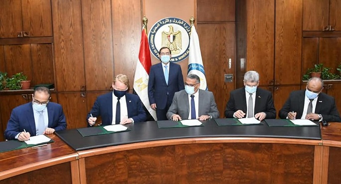 بالصور .. وزير البترول يشهد توقيع اتفاقيتين لتنفيذ أعمال هندسية وتصميمات مشروع مجمع البحر الأحمر