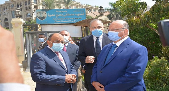 بالصور..وزير التنمية المحلية ومحافظ القاهرة يتفقدان إحدى لجان الثانوية العامة بمصر الجديدة