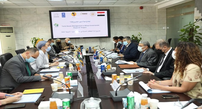 بالصور.. وزيرة البيئة تترأس لجنة تسيير المرحلة الثالثة من مشروع إدارة المخلفات الصلبة بالمنيا