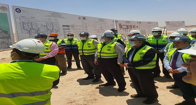 بالصور .. وزير الكهرباء و مدير مؤسسة “روسأتوم الروسية ” يتفقدان موقع إنشاء محطة الضبعة النووية
