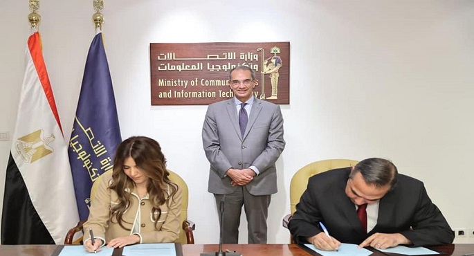 طلعت يشهد توقيع مذكرتى تفاهم مع شركة مايكروسوفت العالمية  لتطوير المهارات الرقمية