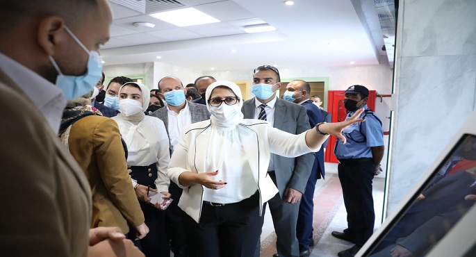 بالصور.. خلال تفقدها مركز تجميع البلازما بالعجوزة.. وزيرة الصحة: توطين صناعة مشتقات البلازما يضع مصر بمصاف الدول الرائدة بهذا المجال