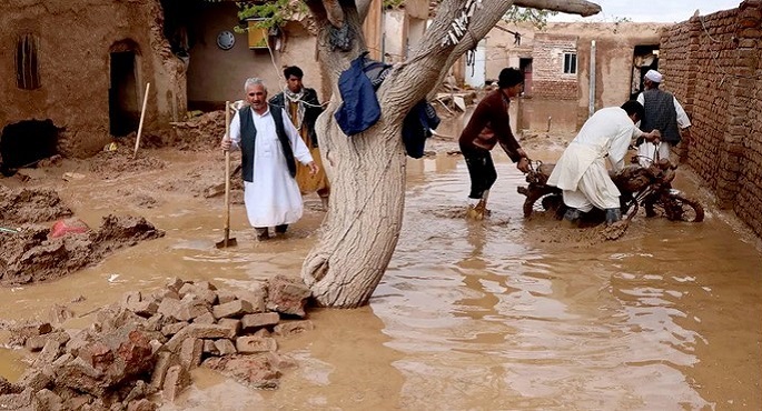 مقتل العشرات وفقدان 150 آخرين إثر الفيضانات شرق أفغانستان
