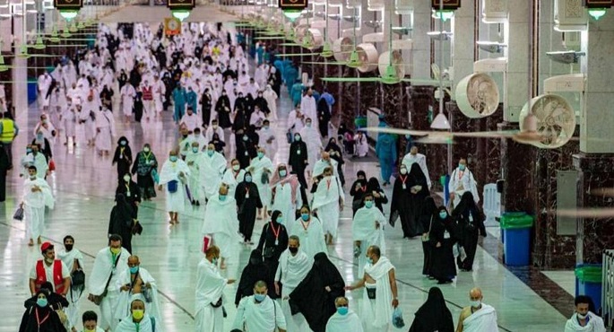 ضيوف الرحمن يقضون “يوم التروية” اقتداء بسنة الرسول.. وخطة أمنية لتعزيز سلامة الحجيج