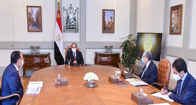 الرئيس السيسى يستعرض مع مدبولي وشاكر مشروعات الربط الكهربائي مع دول الجوار