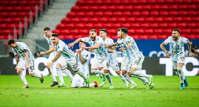 منتخب الأرجنتين يتخطى كولومبيا بركلات الجزاء ويواجه البرازيل بنهائي كوبا أمريكا