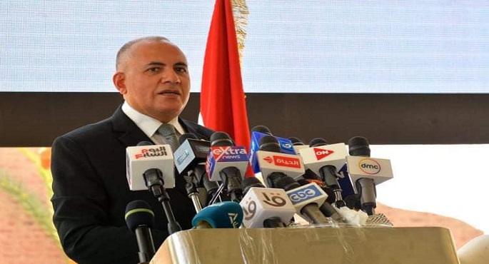 بالصور .. وزير الرى فى جلسة حوارية مفتوحة : كافة الخيارات مطروحة للتعامل مع سد النهضة .. والدولة لن تسمح بحدوث أزمة مياه في مصر