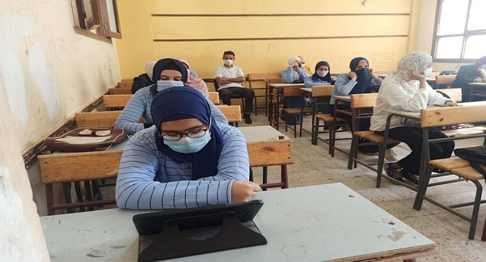 وسط إجراءات احترازية .. طلبة الثانوية العامة الشعبة الأدبية يبدأون اليوم امتحاناتهم باللغة العربية