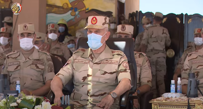 بالفيديو .. رئيس أركان حرب القوات المسلحة يشهد إجراءات تفتيش الحرب لإحدى وحدات المنطقة الجنوبية