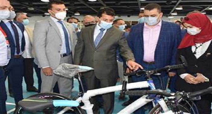وزير الشباب والرياضة يسلم 265 دراجة ضمن مبادرة “دراجتك صحتك”