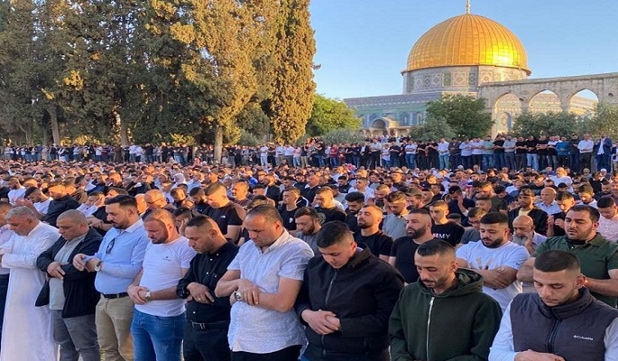 أكثر من مئة ألف مصل يؤدون صلاة عيد الأضحى بالمسجد الأقصى