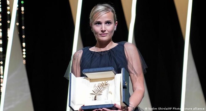 فيلم “تيتان” يفوز بالسعفة الذهبية لمهرجان كان