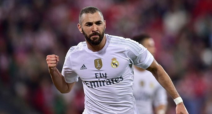 بنزيمة يمدد عقده مع ريال مدريد لعام إضافي حتى 2023