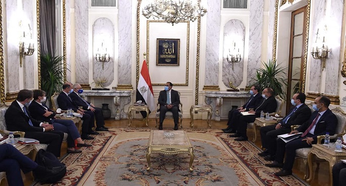 مدبولي يبحث مع رئيس شركة”سنام” الإيطالية سبل تعزيز التعاون في مجال الطاقة