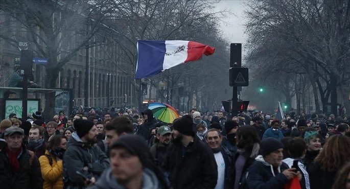 مظاهرات في كافة أرجاء فرنسا رفضا لقيود وقائية جديدة أعلنها ماكرون