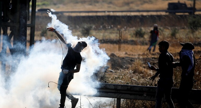اندلاع مواجهات بالقدس واعتقال شاب فلسطيني