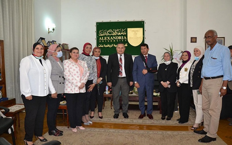 وزير الشباب والرياضة يشيد بالإمكانيات والمنشآت الجديدة بجامعة الإسكندرية