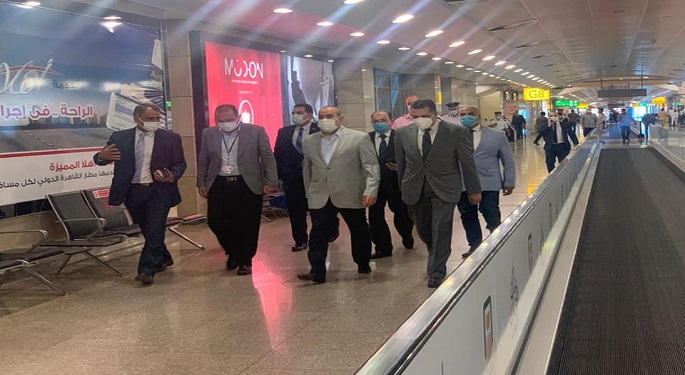 بالصور.. وزير الطيران المدني يتفقد مبنى الركاب 2 و3 ومركز عمليات مصر للطيران بمطار القاهرة الدولي
