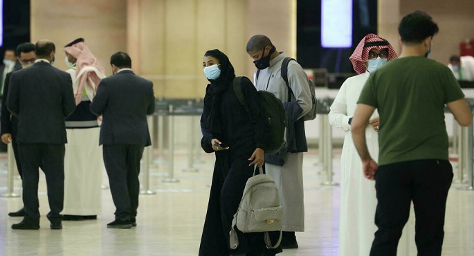 السعودية تبدأ حظر دخول غير الملقحين ضد كورونا للأماكن العامة
