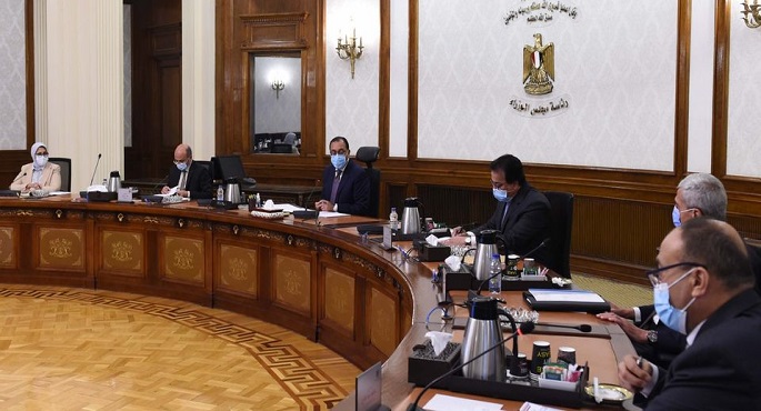 بالصور .. رئيس الوزراء يستعرض مسودة لائحة قانون “تنظيم عمليات الدم وتجميع البلازما”