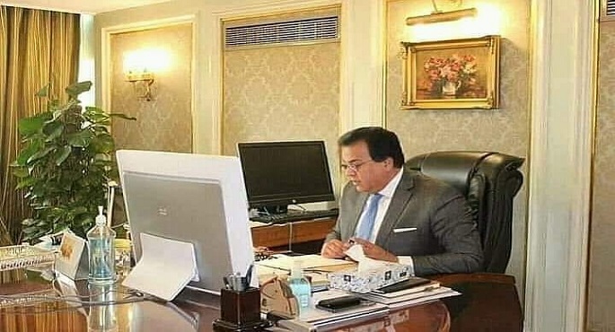 وزير التعليم العالي والبحث العلمي يستعرض تقريرًا حول أنشطة معهد بحوث الإلكترونيات