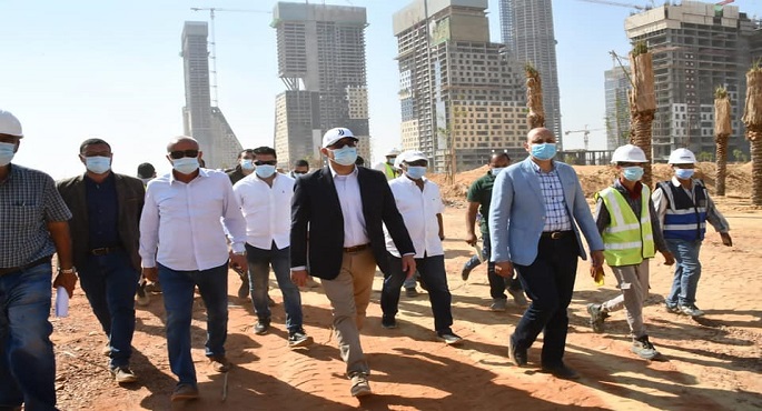بالصور .. وزير الإسكان يتفقد التشطيبات النهائية بالحي الحكومي ومحور الشيخ محمد بن زايد بالعاصمة الإدارية