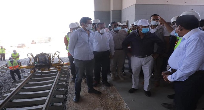 بالصور.. وزير النقل يتابع معدلات تنفيذ مشروع القطار الكهربائي الخفيف LRT السلام – العاصمة الإدارية الجديدة – العاشر من رمضان