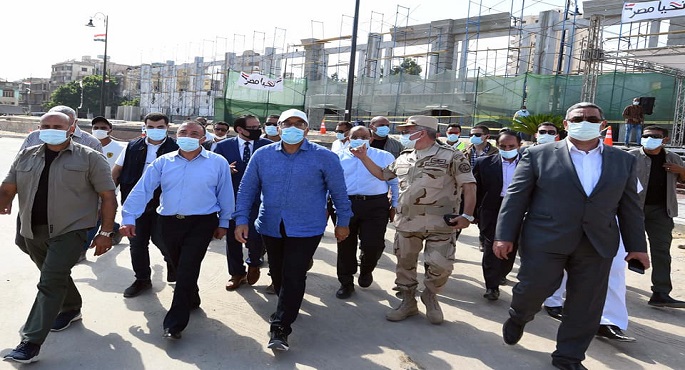 بالصور .. رئيس الوزراء يتفقد مشروعي تطوير ميدان محطة مصر وحلقة الأسماك بالأنفوشي